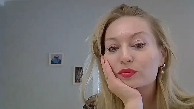 ZarinaSwift – webcam model profile photo